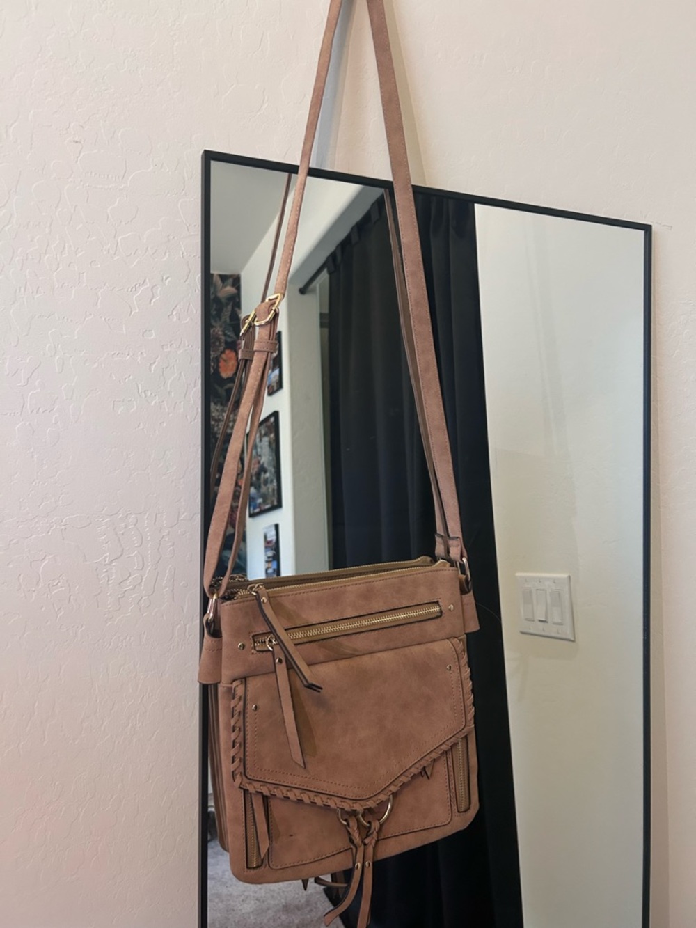 Women's Tan Crossbody Bag - Stylish Everyday Purse